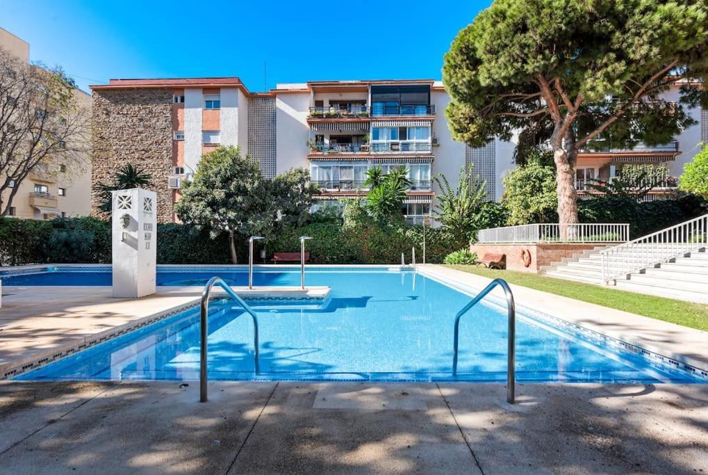 Central Beach Apartment With Free Parking And Pool Марбеля Екстериор снимка